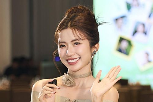 Ngọc Huyền tiết lộ cảnh hôn 10 tiếng dưới nước với hotboy phim 'Lật mặt'