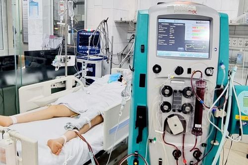 Người phụ nữ trẻ phải cấp cứu sau khi ăn một viên kẹo