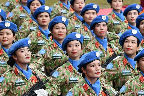 Nâng hạn tuổi của sĩ quan Quân đội cần tính đến trường hợp nhân tài đặc biệt
