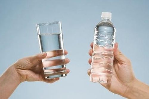 Nước đun sôi hay đóng chai an toàn hơn?