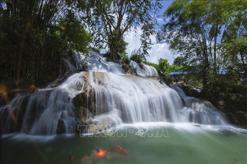 Vẻ đẹp của thác Trăng ở Hòa Bình