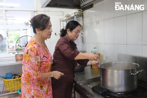'Nồi cháo yêu thương' ấm lòng người bệnh