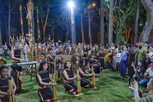 Tập huấn tổ chức Cồng chiêng cuối tuần và Sắc màu văn hóa Gia Lai