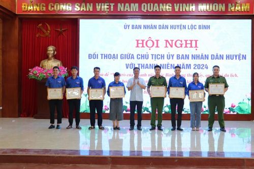 Lộc Bình: Chủ tịch UBND huyện đối thoại với thanh niên về thúc đẩy, quảng bá du lịch, văn hóa địa phương gắn với phát triển kinh tế - xã hội