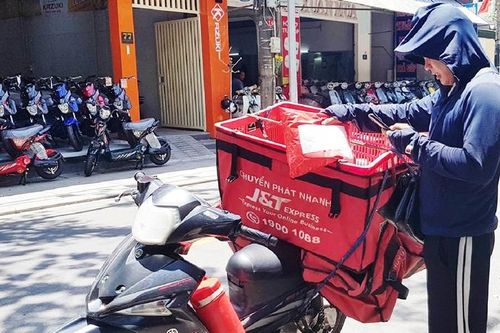 Vất vả mưu sinh, gồng mình chống nóng