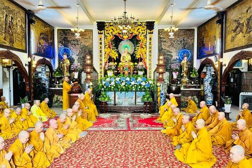 Chư Tăng Q.Phú Nhuận Bố-tát, thính giới, sinh hoạt Tăng sự kỳ 3 tại tổ đình Phổ Quang