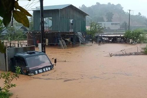 Hà Giang: Nhiều tuyến đường bị sạt lở do mưa lớn