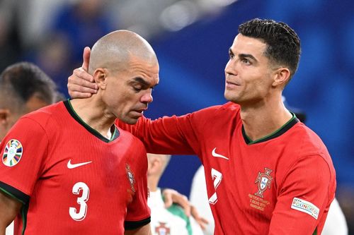 Pepe khóc như mưa, HLV Martinez vẫn bảo vệ học trò