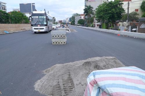 Sau 4 lần điều chỉnh thời hạn, đường Âu Cơ – Nghi Tàm chưa hoàn thành trước 30/6