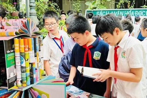 'Đánh thức' văn học thiếu nhi:Giải thưởng là nguồn động lực cổ vũ người cầm bút