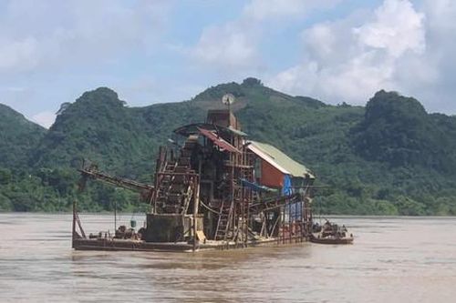 Liên tiếp bắt 3 vụ khai thác cát, sỏi trái phép trên sông Lô