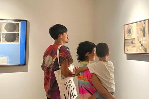 Triển lãm tranh nghệ thuật trên giấy dó của họa sĩ trẻ Trịnh Cẩm Nhi
