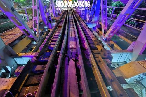 Tàu chở hàng đâm biến dạng ray cầu Quay, tuyến đường sắt Hà Nội - Hải Phòng tạm thay đổi