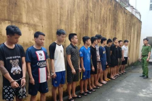 Triệt phá đường dây cho vay lãi nặng bằng thủ đoạn thế chấp 'tất tần tật' điện thoại iPhone