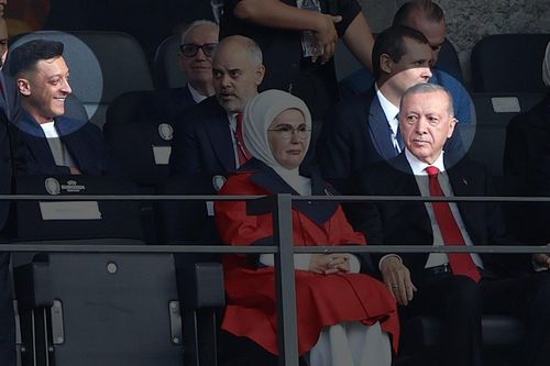 Ozil gây tranh cãi khi đến EURO 2024