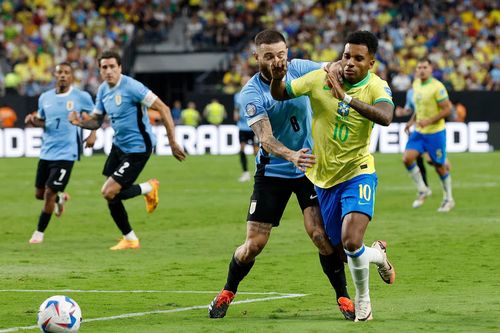 Loạt penalty cân não giữa Brazil và Uruguay