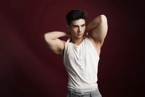 Giáo viên tiếng Anh vào thẳng top 20 Mr World Vietnam