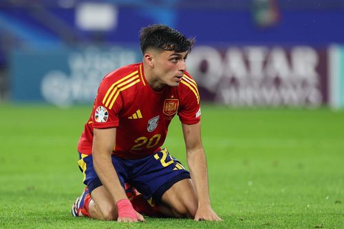 Pedri phản hồi Kroos