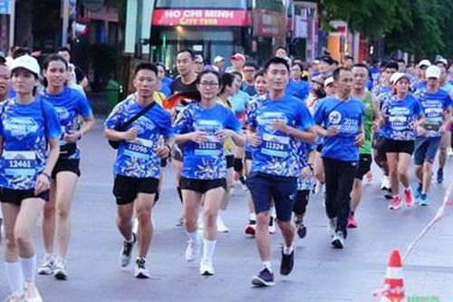 Hơn 2.500 vận động viên tham gia giải chạy bộ Running Diamond Cup 2024