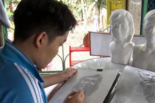 Chàng trai khuyết tật ước mơ làm kiến trúc sư