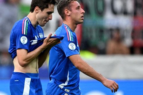Italy trở thành cựu vương EURO: 'Cái chết' được báo trước