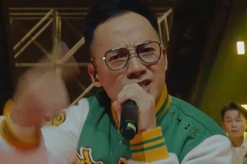 Tiến Đạt bùng nổ sau 10 năm bỏ nghề, 30 anh trai dè chừng