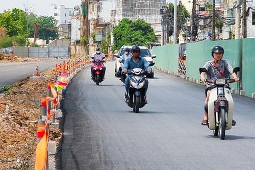 TPHCM: Người dân hào hứng vì thông xe 500m đầu tiên của con đường 4.800 tỷ đồng
