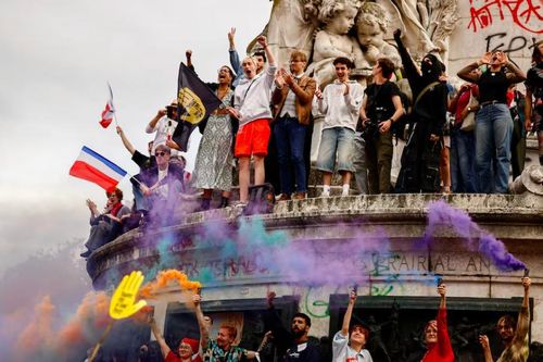 Sinh mệnh chính trị của Tổng thống Pháp Macron bị đe dọa