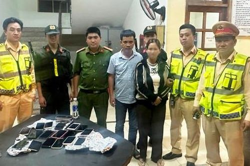 Nhóm đối tượng trà trộn lấy trộm 17 điện thoại tại hội chợ