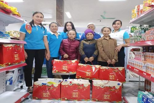 Gian hàng 0 đồng 'Kết nối sẻ chia – Trao tặng yêu thương'
