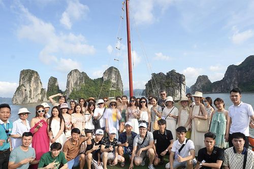 Du khách nói gì về đề xuất thu 600 nghìn để thăm vịnh Hạ Long trong nửa ngày