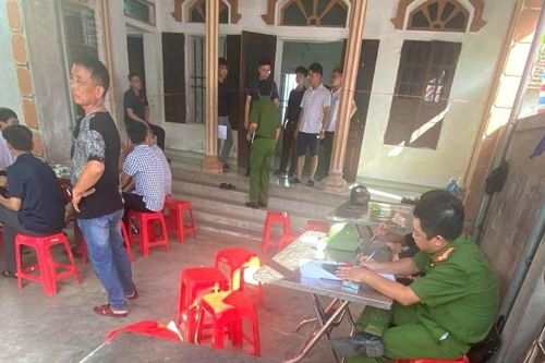 Vợ tử vong, chồng bị thương nặng trong căn nhà khóa trái