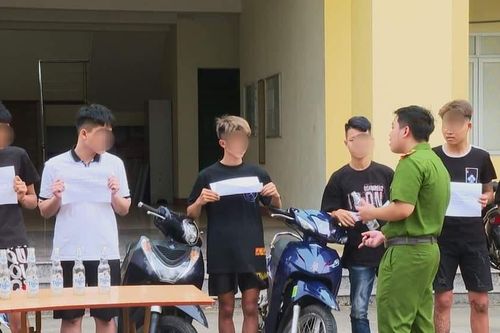 14 đối tượng ở Phú Thọ vô cớ cầm dao dồn đánh 3 thanh niên quê Sơn La