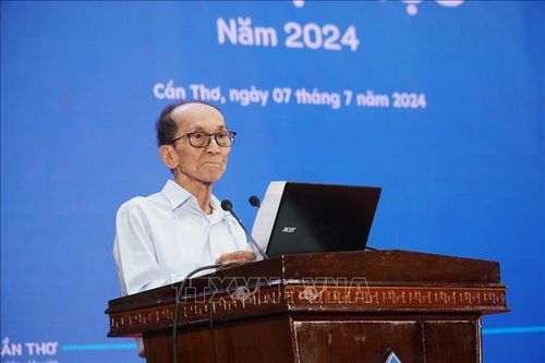 Vinh danh cụ ông ở Cần Thơ theo học thạc sĩ ở tuổi 87