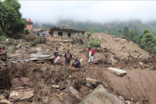 Lũ lụt và lở đất tiếp diễn ở Nepal, gần 30 người thiệt mạng