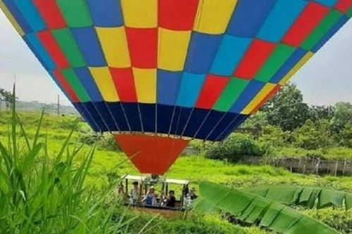 Không có thương vong vụ khinh khí cầu chở 9 người hạ cánh khẩn cấp