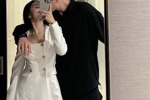 Chuyện tình 6 năm của thủ môn Đặng Văn Lâm và bạn gái 'nóng bỏng'