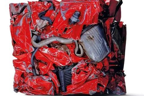 Siêu xe và đồ hiệu giả Ferrari bị tiêu hủy