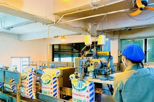 Doanh nghiệp ngành hóa chất: Sản xuất khởi sắc, duy trì đà tăng trưởng