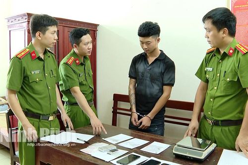 Bắt giữ 2 đối tượng tàng trữ, mua bán trái phép chất ma túy