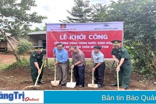 Hướng Hóa: Tặng công trình nước sinh hoạt cho Nhân dân vùng biên