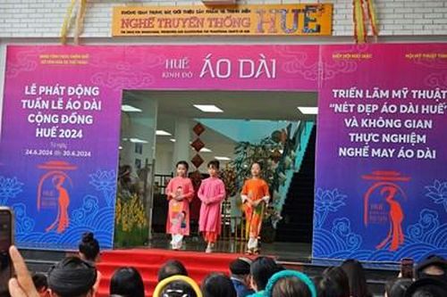 Áo dài đứng chung sân khấu với hanbok và bao giờ được như hanbok?