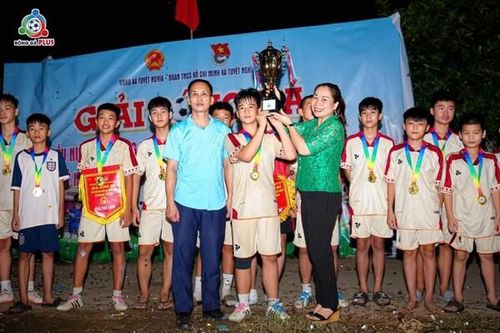 Nhiều cảm xúc tại Giải bóng đá thiếu niên nhi đồng xã Tuyết Nghĩa lần thứ III