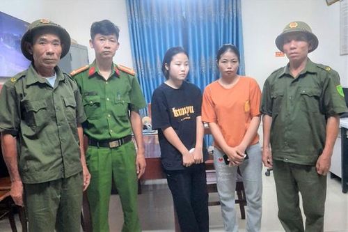 Công an xã kịp thời giúp đỡ cháu gái bị lạc về với gia đình