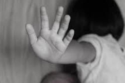 Làm rõ hành vi cha dượng xâm hại con riêng của vợ