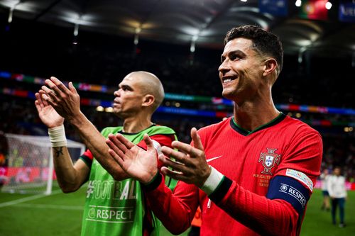 Ronaldo úp mở khả năng ở lại đội tuyển Bồ Đào Nha