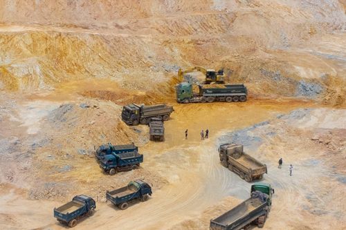Không nộp báo cáo định kỳ, 2 doanh nghiệp khai thác đất ở Huế bị xử phạt