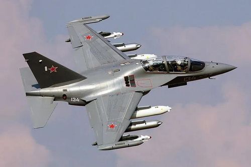 Không quân Nga nhận được lô máy bay huấn luyện chiến đấu Yak-130 mới