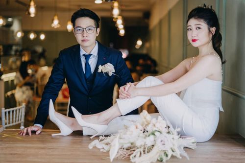 Mới hẹn hò ít tháng, giới trẻ Singapore vội cưới để mua nhà giá rẻ