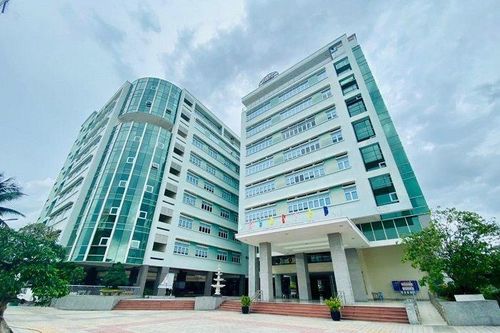 Trường Cao đẳng Kinh tế - Công nghệ TP.HCM bị ngân hàng rao bán nợ